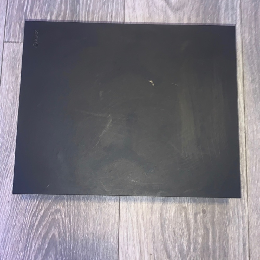 Xbox one x color/black